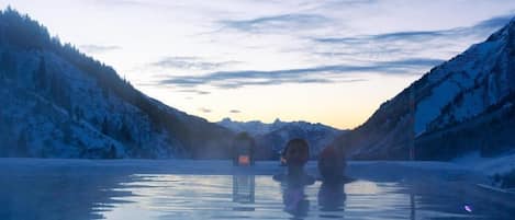 Kolam renang tertutup, kolam renang terbuka