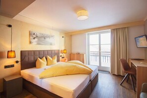 In-room safe, blackout curtains, soundproofing, free WiFi - Wohlfühlhotel Hubertushof (Klosterle am Arlberg)