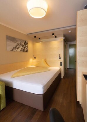 In-room safe, blackout drapes, soundproofing, free WiFi - Wohlfühlhotel Hubertushof (Stuben)