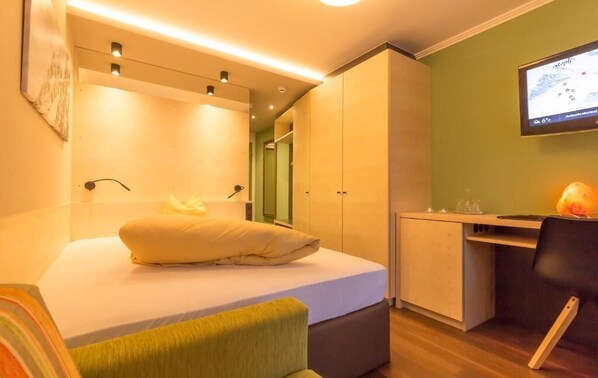 In-room safe, blackout drapes, soundproofing, free WiFi - Wohlfühlhotel Hubertushof (Stuben)