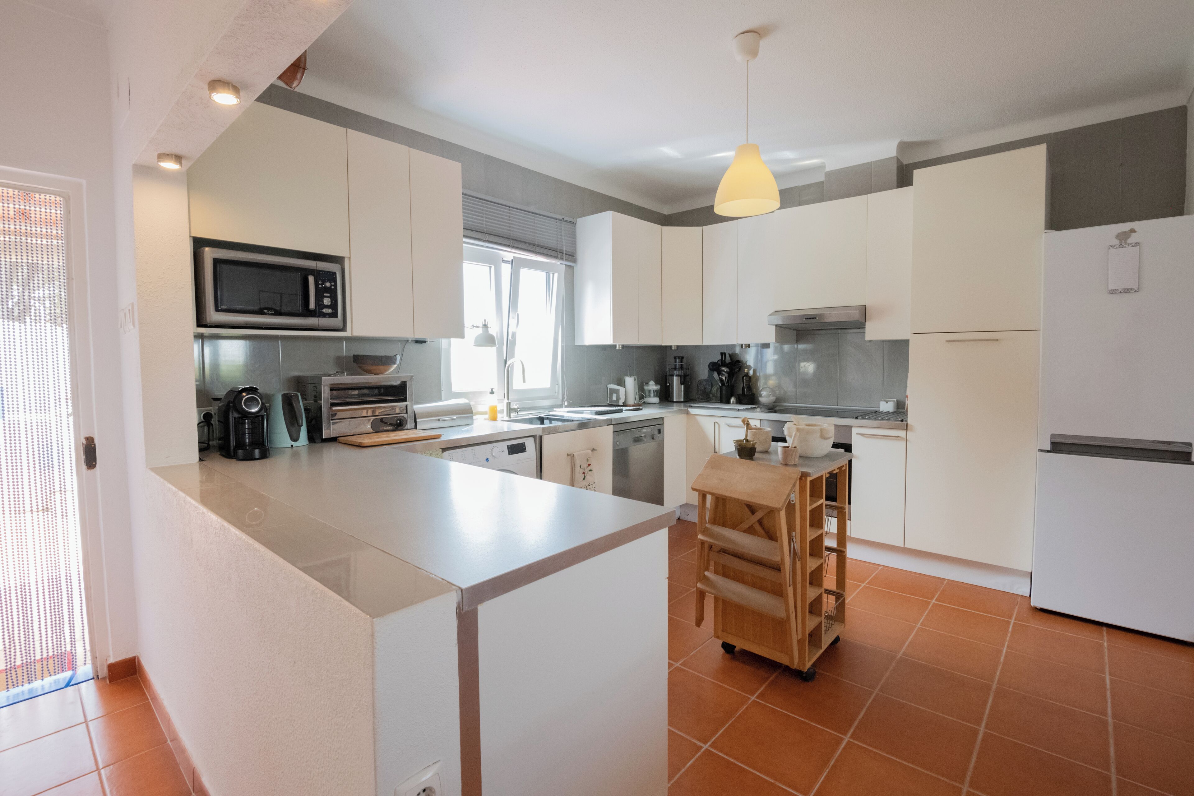 Coffee/tea maker, fridge, microwave, dishwasher