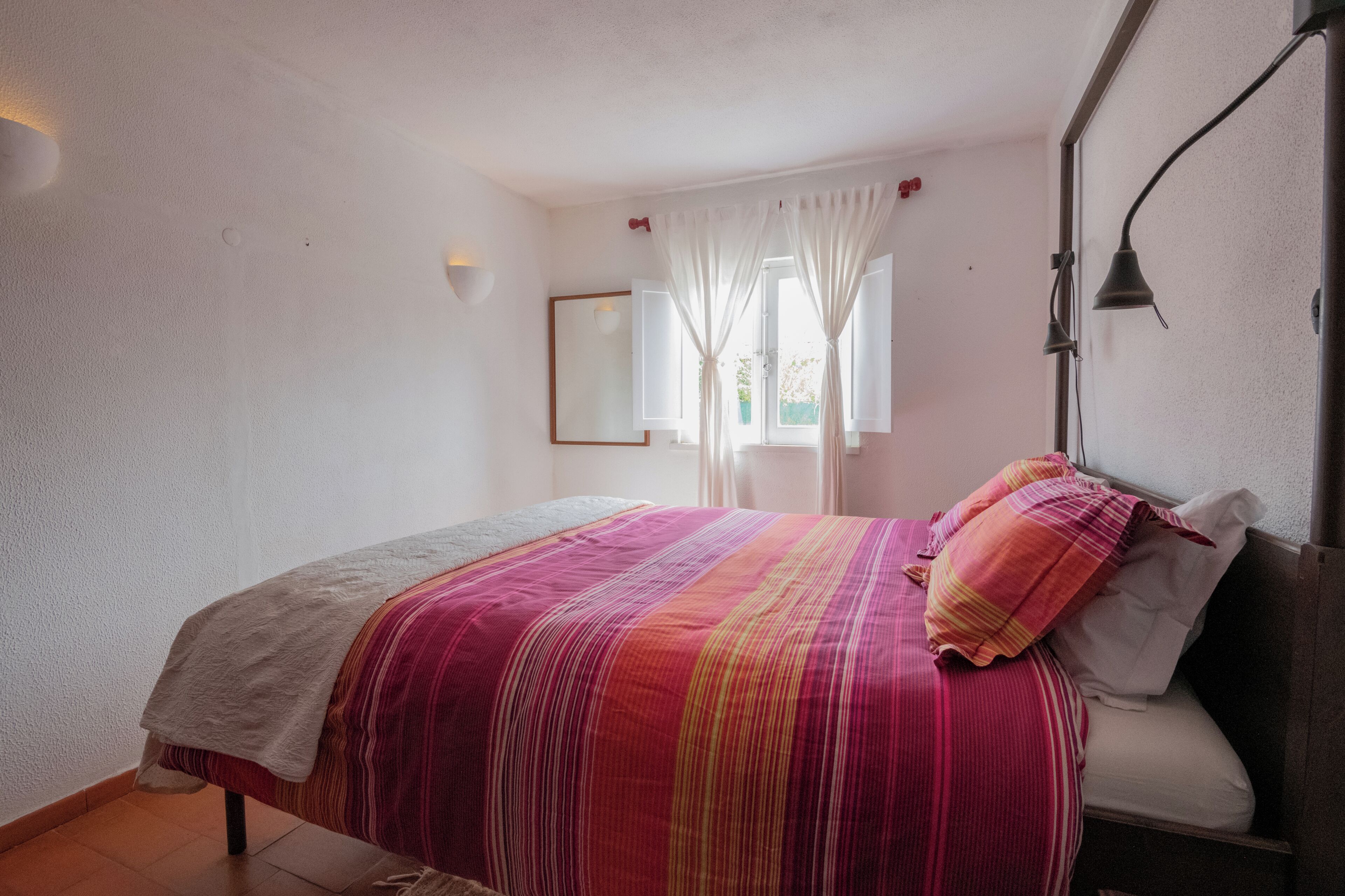 Iron/ironing board, free WiFi, bed sheets