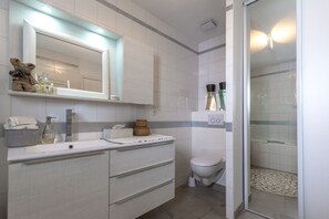 Shower, hair dryer, towels, soap - SALT-MARSH HOUSE IN THE HEART OF THE SALT MARSHES (Guérande)