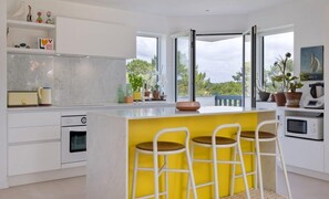 Private kitchen - Villa between lake and ocean, view of white beach (Soorts-Hossegor)