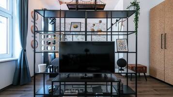 Appartement, 1 slaapkamer, uitzicht op stad | Woonkamer | Boeken