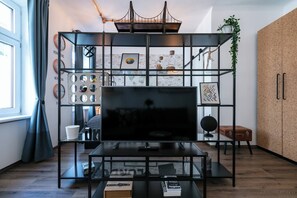 Apartemen, 1 kamar tidur, pemandangan kota | Ruang keluarga | Buku