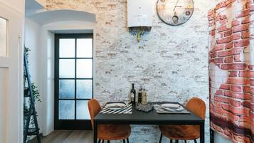Appartement, 1 slaapkamer, uitzicht op stad | Dineerruimte