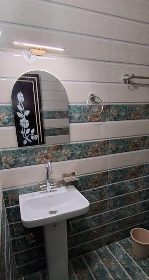 Superior-Doppelzimmer, Bergblick | Badezimmer