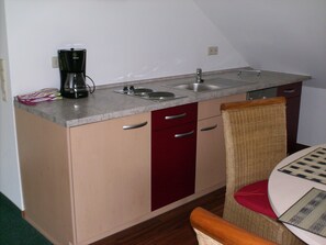 Fridge, microwave, stovetop, dishwasher - Vacation apartment at the Weinhof | In the middle of the vineyards and close to the city (Stuttgart)