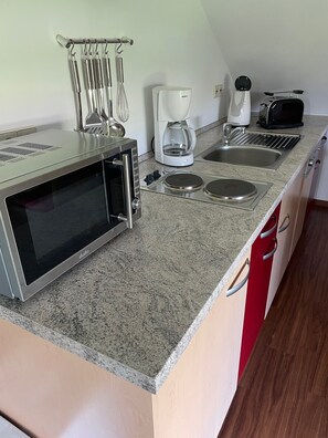 Fridge, microwave, stovetop, dishwasher - Vacation apartment at the Weinhof | In the middle of the vineyards and close to the city (Stuttgart)