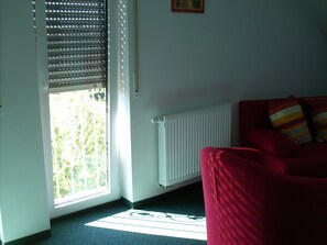 TV - Vacation apartment at the Weinhof | In the middle of the vineyards and close to the city (Stuttgart)