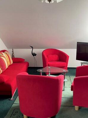TV - Vacation apartment at the Weinhof | In the middle of the vineyards and close to the city (Stuttgart)
