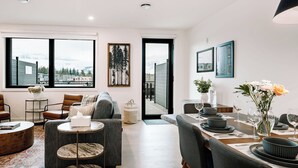 Dining - Escape to Après Hideaway, a spacious Revelstoke townhome with a private hot tub, modern amenities, and cozy living spaces—the perfect retreat after a day of skiing, biking, or mountain adventures. (Revelstoke)