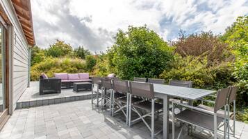 Huis, uitzicht op meer | Buiten dineren