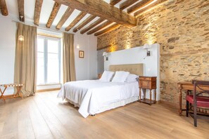 Habitación Deluxe con 2 camas individuales, vista al lago | Wifi gratis y ropa de cama 