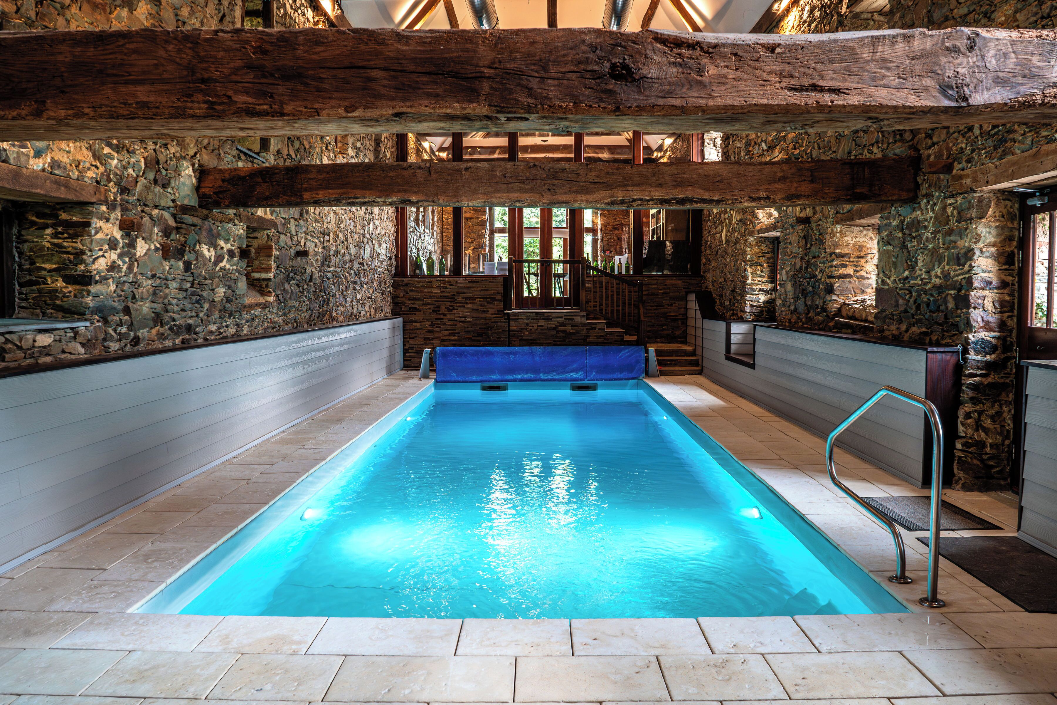 Piscina interna, piscina externa sazonal