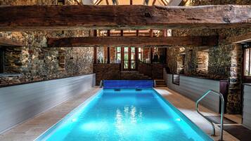 Piscina interna, piscina externa sazonal