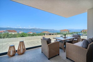 Outdoor dining - Tina‘s Place - Sea-View, Pool & Barbecue (Slatine)