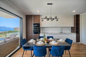 Dining - Tina‘s Place - Sea-View, Pool & Barbecue (Slatine)