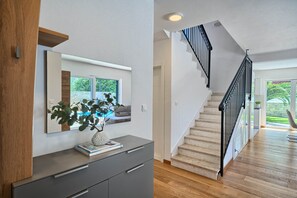 Interior - Villa Palm Garden - Private, Pool and Barbecue (Okrug Gornji)