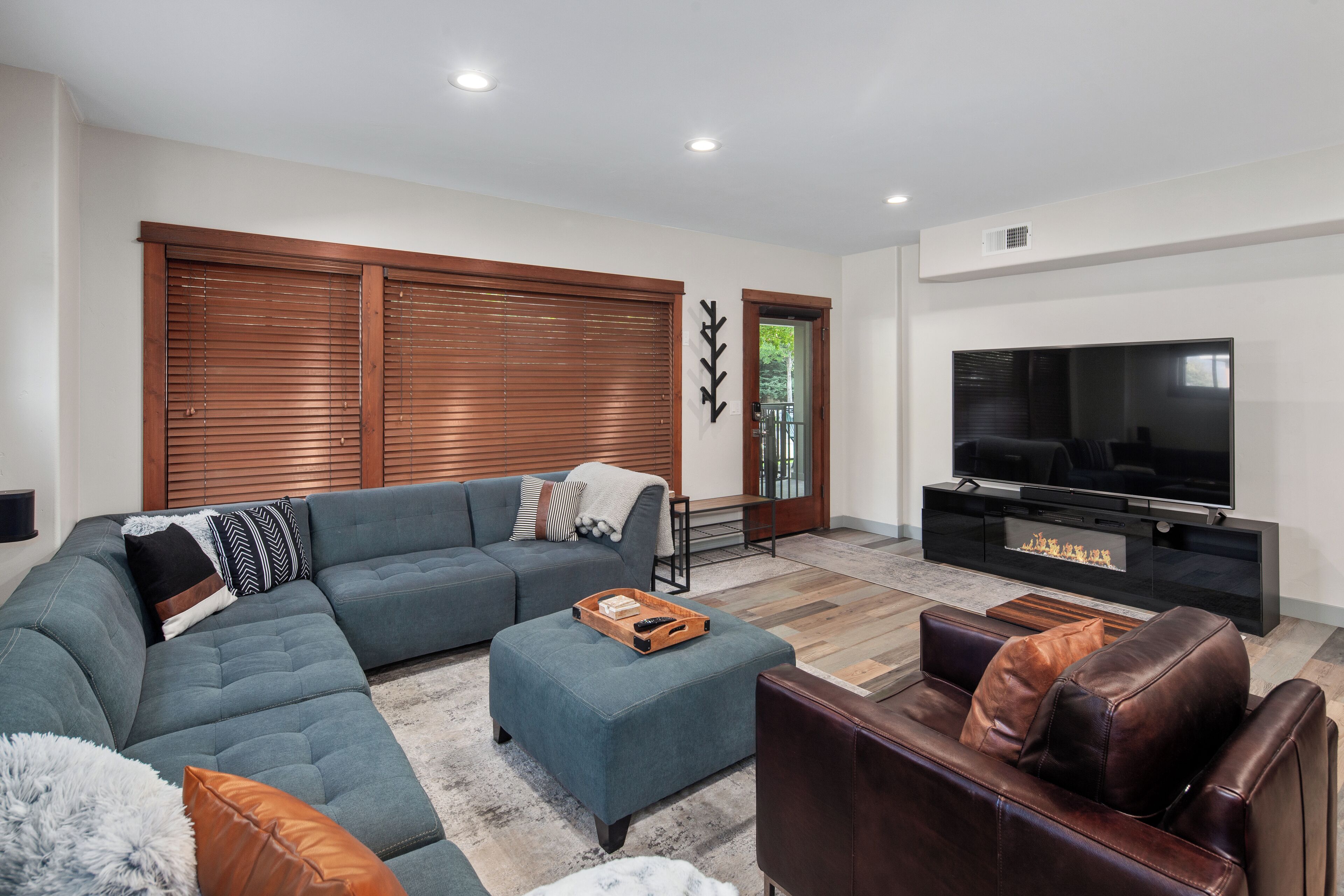 Smart TV, fireplace, offices