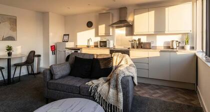 Modern & Bright 1 Bed Apartment in Central Wrexham
