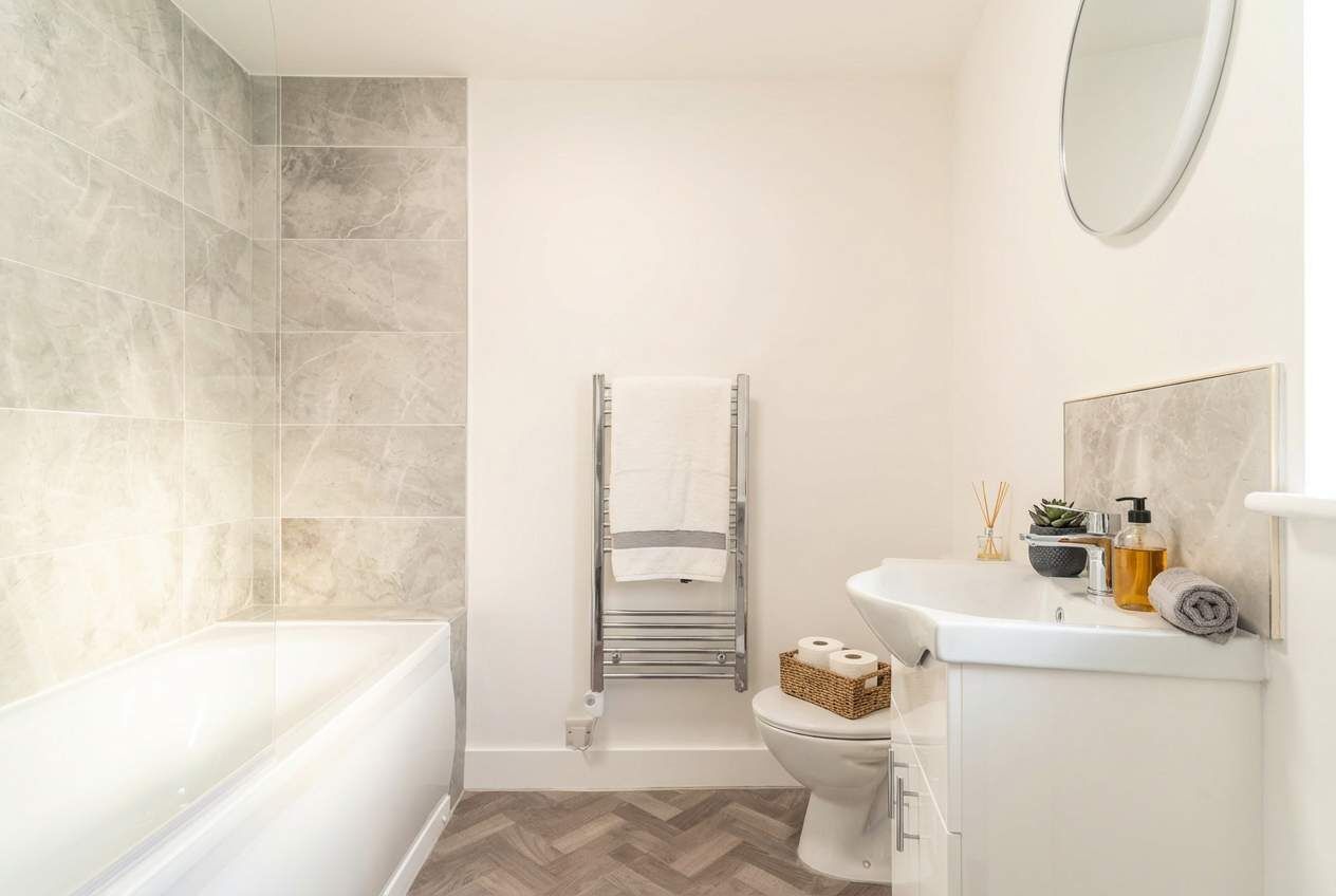 Shower, hair dryer, towels, shampoo