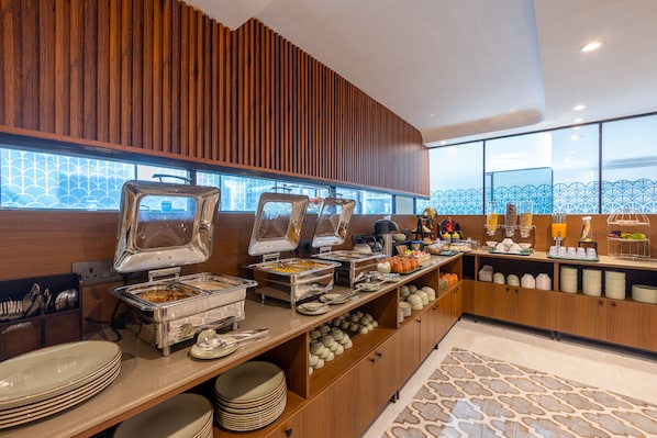 Buffet déjeuner servi tous les jours en supplément