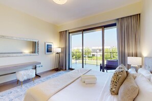 5 bedrooms, iron/ironing board, WiFi, bed sheets - Incredible 5 Bed l Private Garden l near Mall (Dubai Hills)