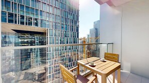 Outdoor dining - Vida I 1 Bedroom l Direct Access to Dubai Mall (Downtown Dubai)