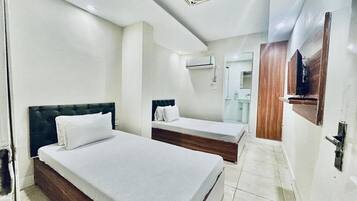 Skrivebord, lydisolert og wi-fi (inkludert)