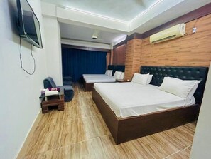 Family Suite | Desk, soundproofing, free WiFi