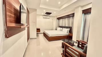 Escritorio, sistema de insonorización y wifi gratis