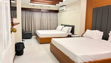 Skrivebord, lydisolert og wi-fi (inkludert)