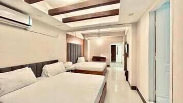 Suíte família | Escrivaninha, quartos à prova de som, Wi-Fi de cortesia