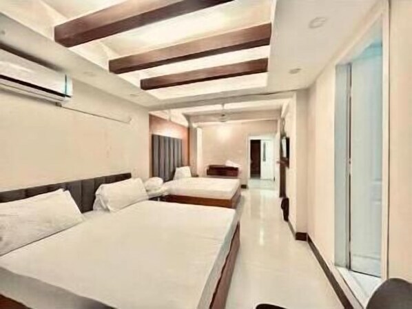 Family Suite | Desk, soundproofing, free WiFi