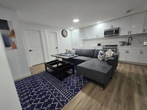 House, 2 Bedrooms | Living room - Home in Chestermere Clearwater Community (Chestermere)