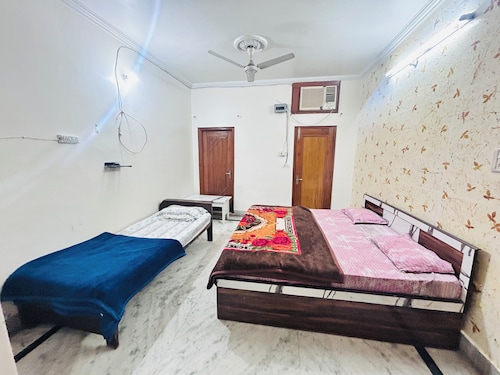 Superb 9-bedroom house with AC in charming Vrindavan