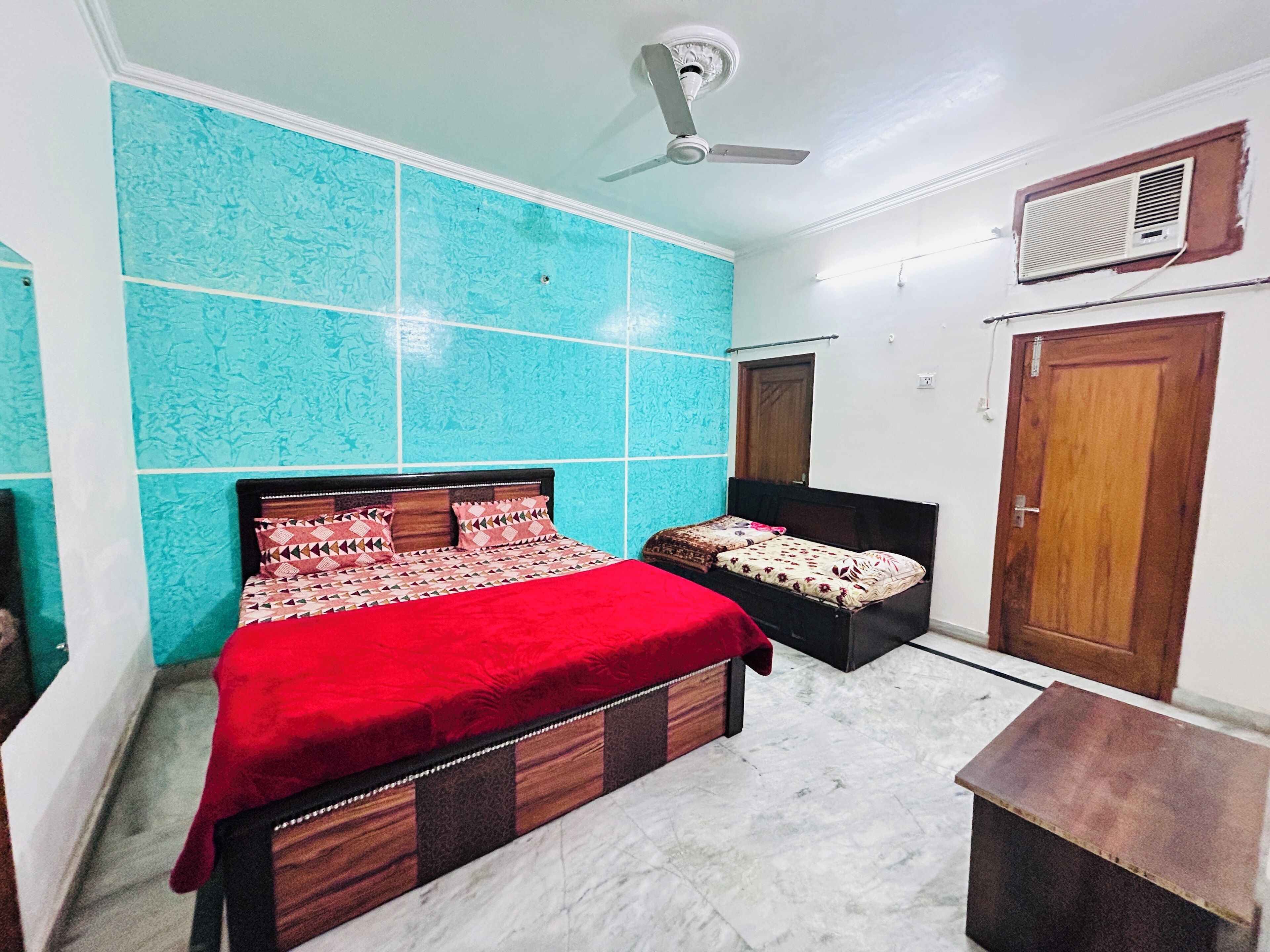 9 間睡房、上網