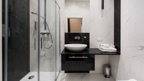 Apartment (102) | Bathroom | Shower, towels - Sun & Snow Rakowicka Residence (Kraków)