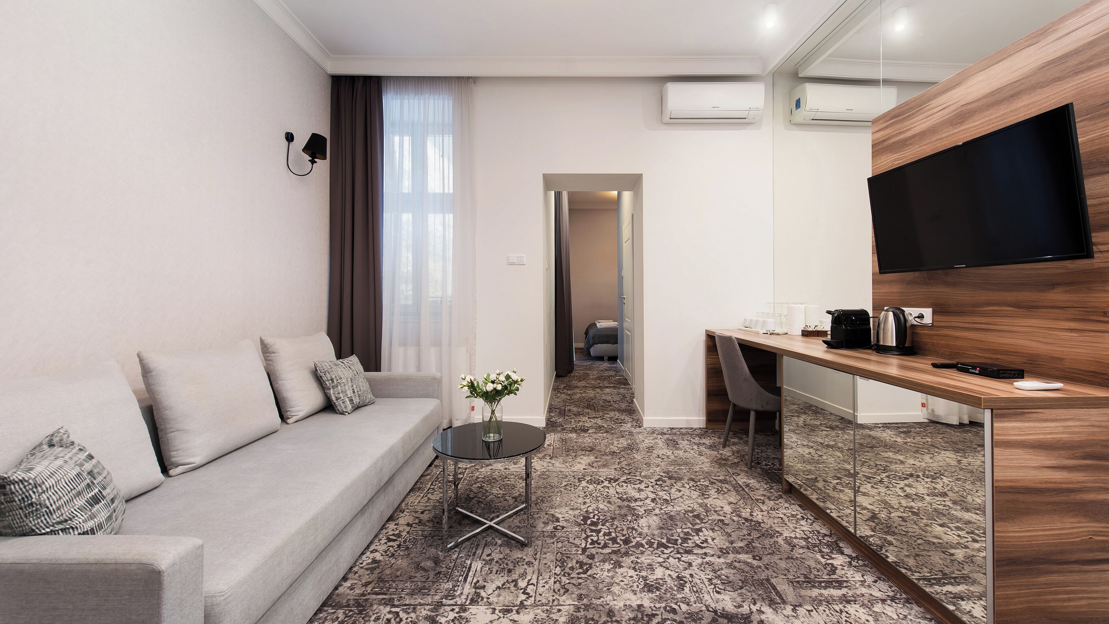 アパートメント (102) | リビング エリア | 薄型テレビ