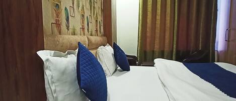 Deluxe Double Room | Desk, laptop workspace, free WiFi