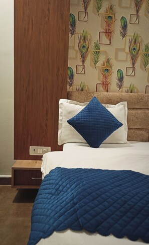 Deluxe Double Room | Desk, laptop workspace, free WiFi