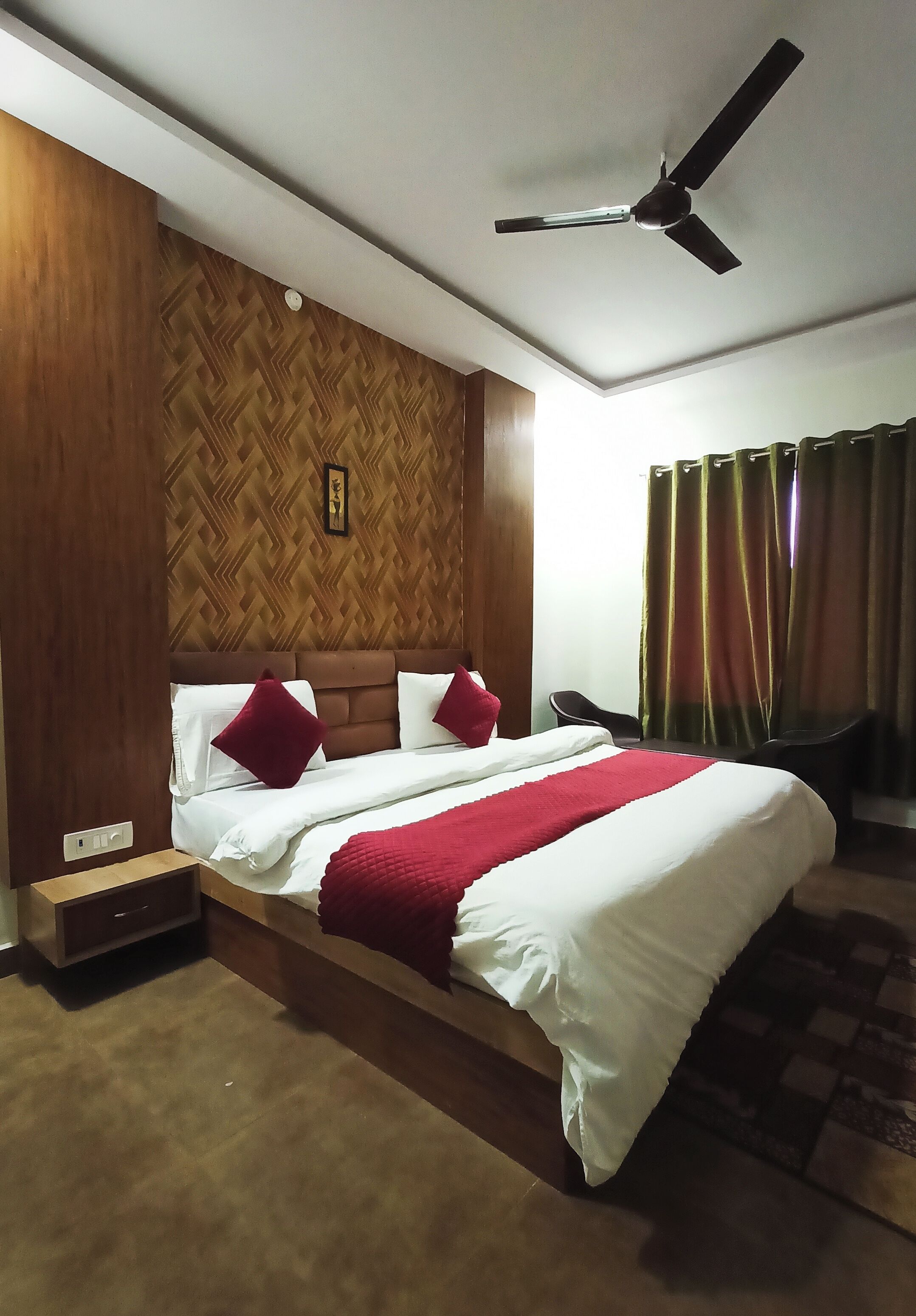 Deluxe Double Room | Desk, laptop workspace, free WiFi