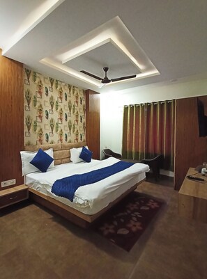 Deluxe Double Room | Desk, laptop workspace, free WiFi