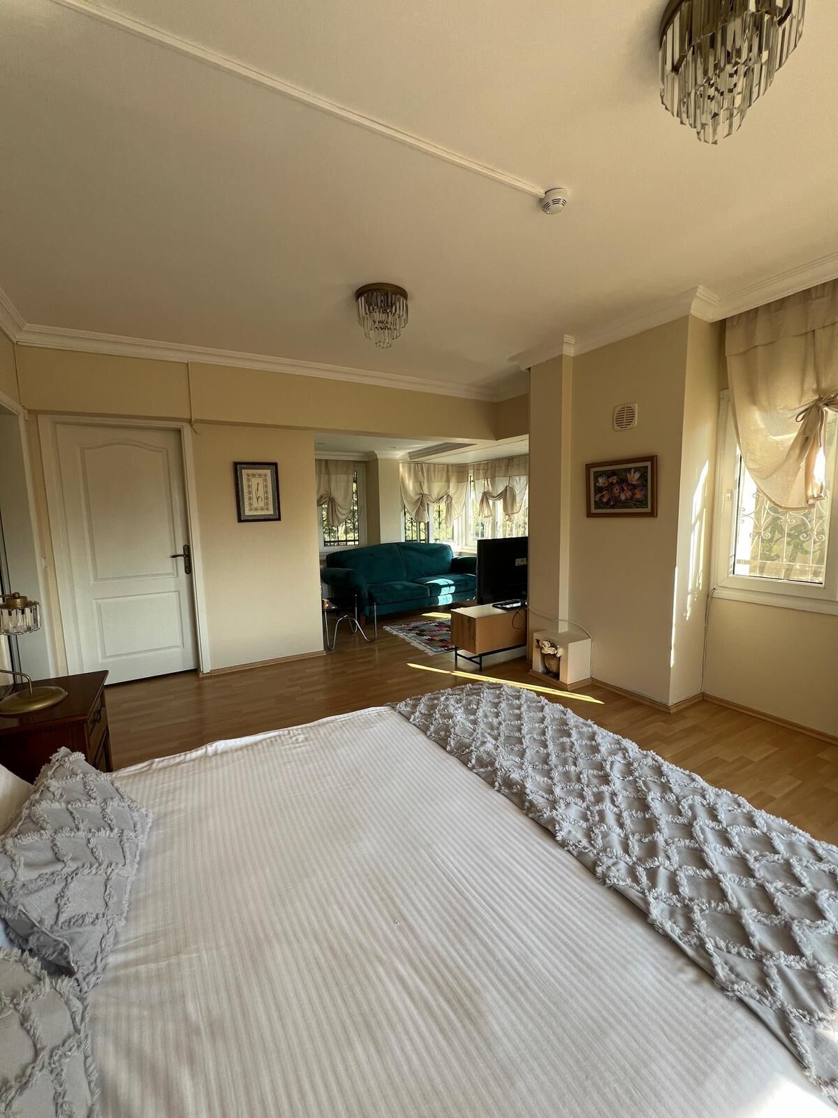 Kahden hengen comfort-huone | Tallelokero huoneessa, työpöytä, ilmainen Wi-Fi, vuodevaatteet