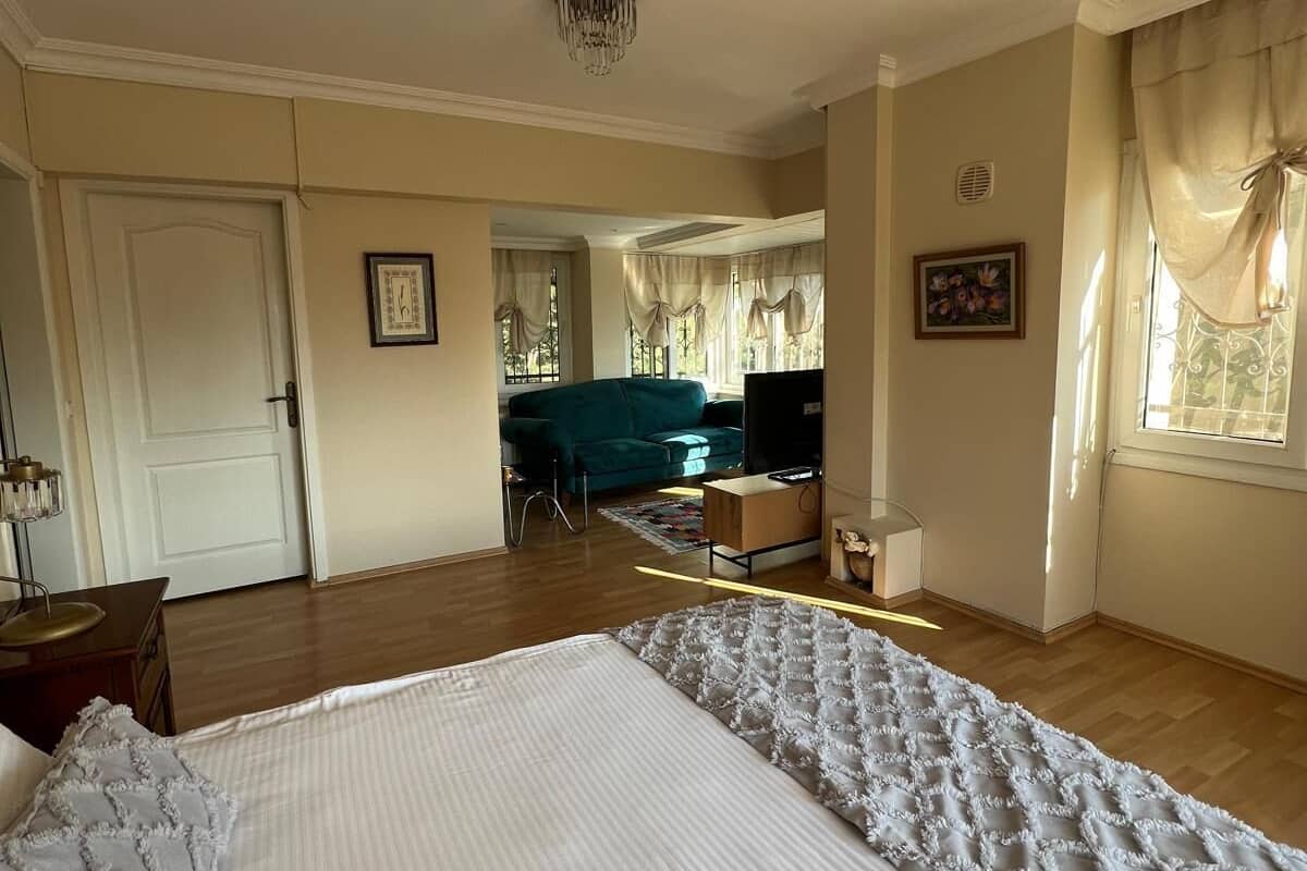 Kahden hengen comfort-huone | Tallelokero huoneessa, työpöytä, ilmainen Wi-Fi, vuodevaatteet