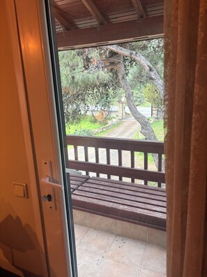 Room, Garden View | In-room safe, desk, free WiFi, bed sheets - Rida Sultan Konağı (Foca)