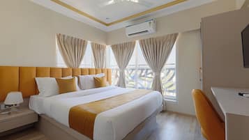 Superior Studio, City View | Premium bedding, memory-foam beds, desk, laptop workspace