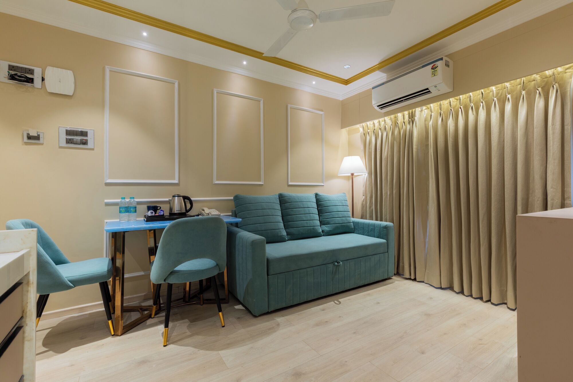 슈피리어 스튜디오, 시내 전망 | 거실 공간 | 스마트 TV